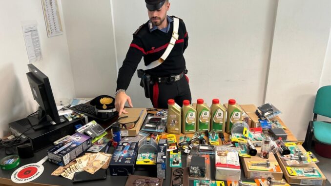 Furto utensili da 2000 euro in negozio di edilizia, arrestato