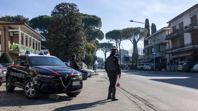 Arrestato mentre aggredisce madre e sorella a Bastia Umbra