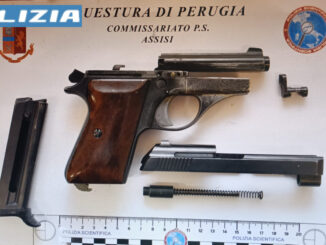 Arresto a Bastia Umbra: trovati stupefacenti, una pistola e contanti