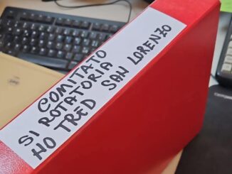Il comitato No T-red San Lorenzo ha consegnato al sindaco 2000 firme