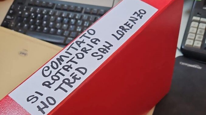 Il comitato No T-red San Lorenzo ha consegnato al sindaco 2000 firme
