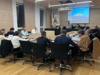 Campo largo maggioranza mostra crepe a un anno dal governo