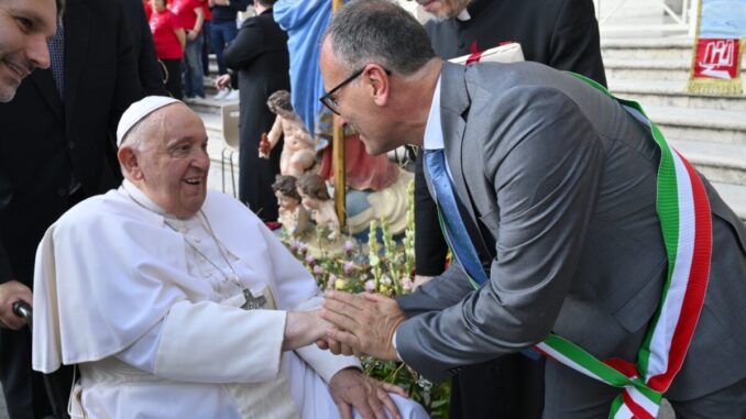 Bastia Umbra in lutto per la morte di Papa Francesco