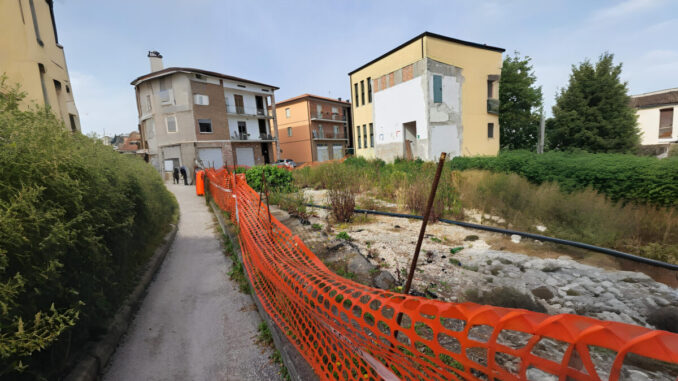 Trasporto e palestra scolastica: due nodi a Bastia