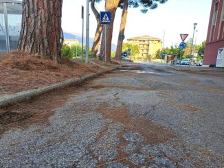 Situazione via eden rock: l'asfalto deformato mette a rischio