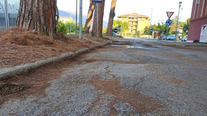 Situazione via eden rock: l'asfalto deformato mette a rischio