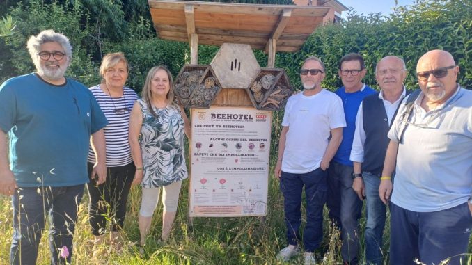 Installazione del nuovo bee hotel a Bastia Umbra per la biodiversità