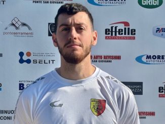 Il difensore Alessandro Tarpanelli firma con il Costano