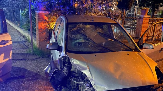 Incidente notturno a Bastia, Fiesta distrutta e conducente fugge