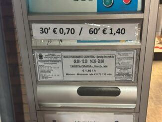 Il confronto resta aperto. Sullo sfondo, il timore espresso dall’opposizione è chiaro: meno auto in centro