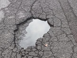 Manutenzione stradale al centro dello scontro politico locale