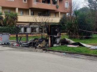 Incendio ecoisola Bastia Umbra, fiamme da cenere ardente