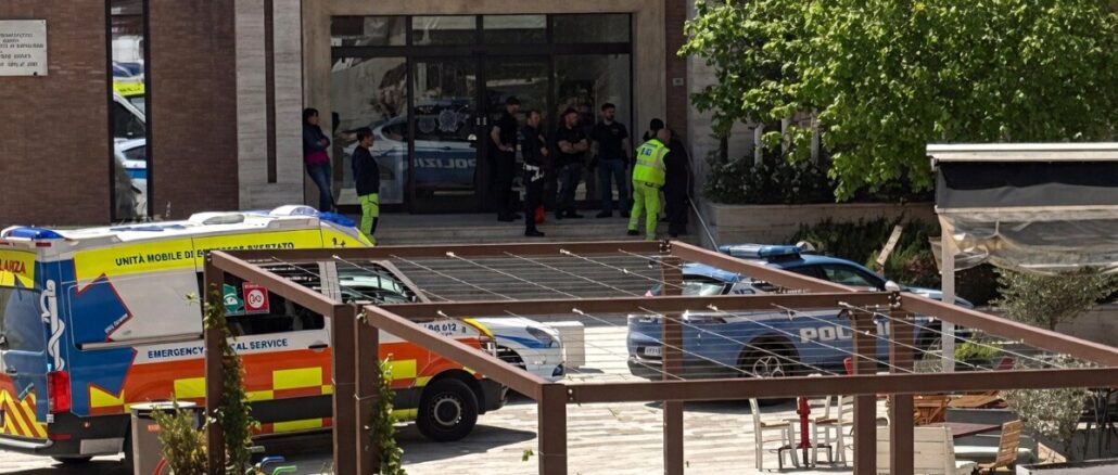 Tensione a Bastia Umbra per una protesta davanti al Comune
