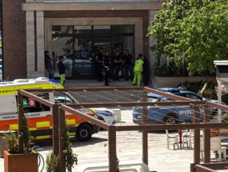 Tensione a Bastia Umbra per una protesta davanti al Comune