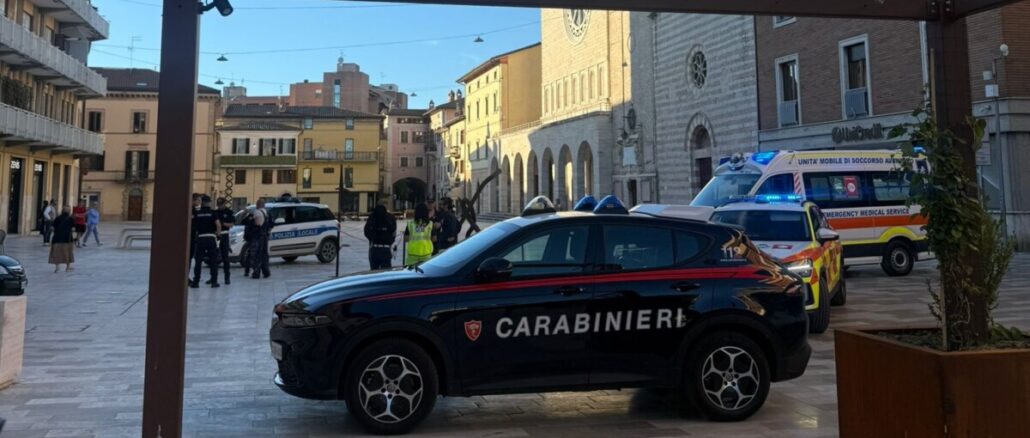 Lite in piazza a Bastia Umbra, intervengono forze dell'ordine