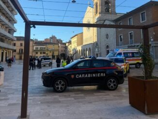 Lite in piazza a Bastia Umbra, intervengono forze dell'ordine