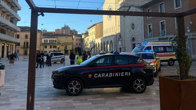 Lite in piazza a Bastia Umbra, intervengono forze dell'ordine